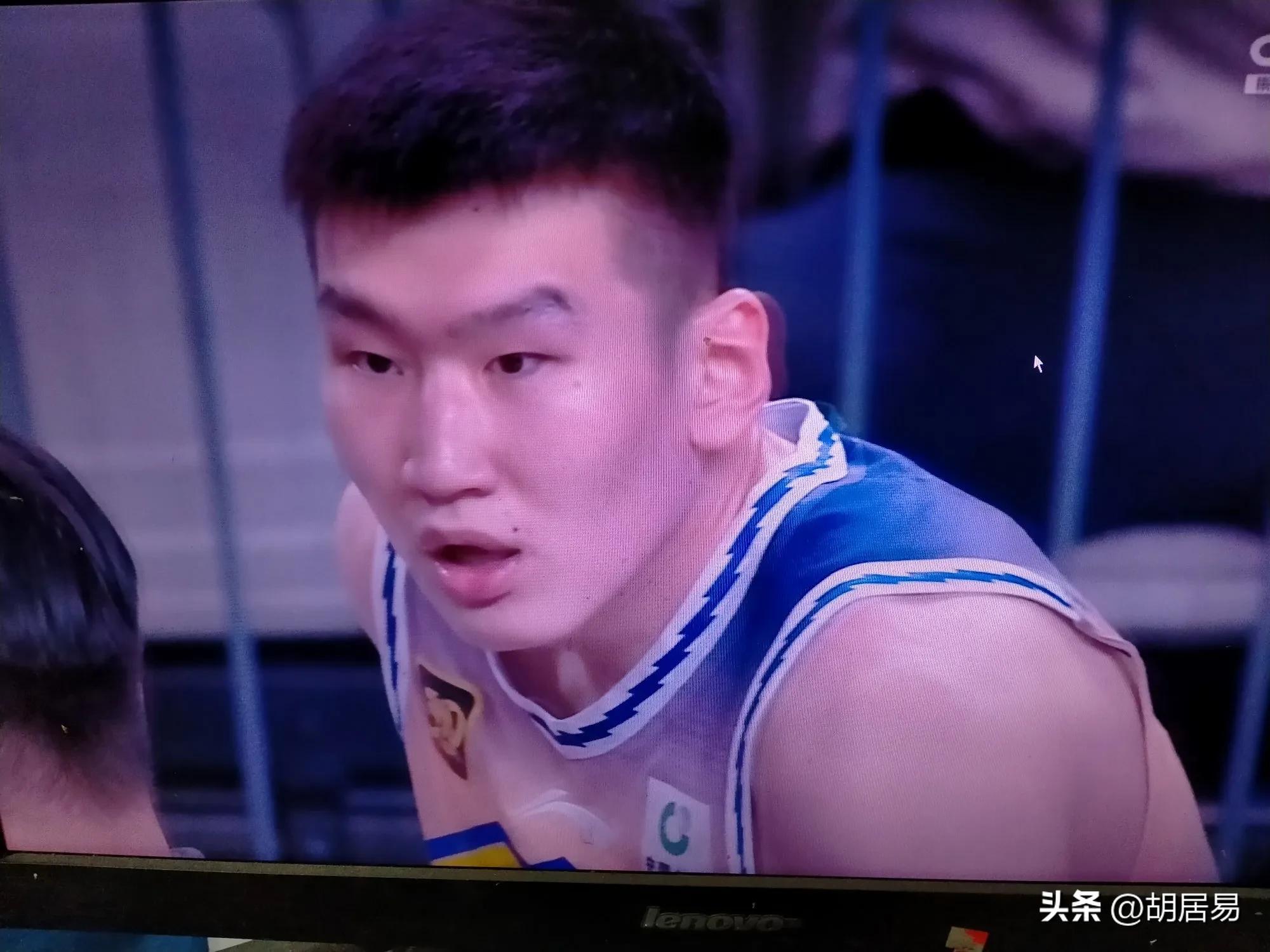 新疆男篮逆转获胜，继续保持领先优势