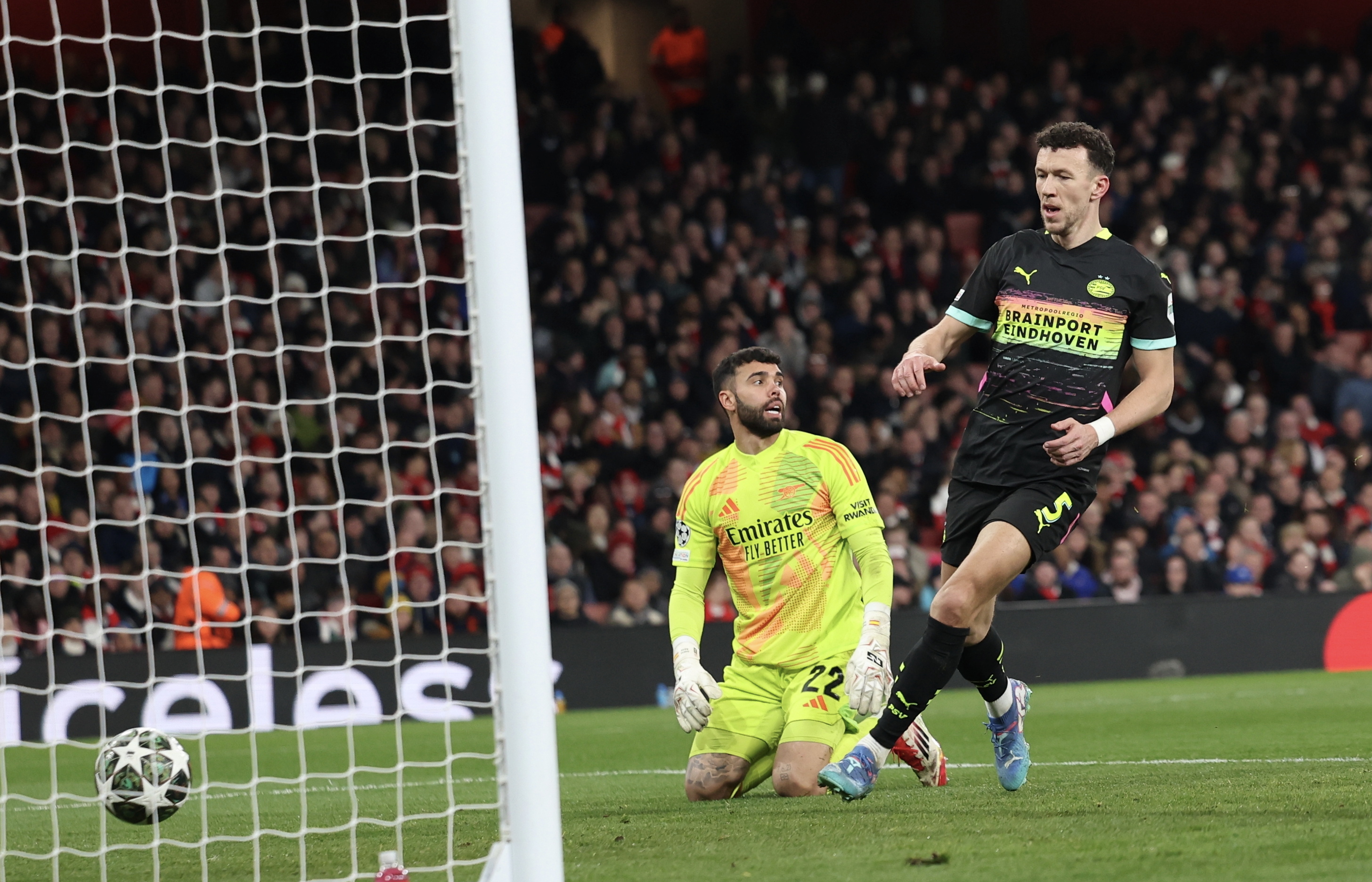 阿森纳主场致胜,取得新赛季首胜 阿森纳主场致胜,取得新赛季首胜