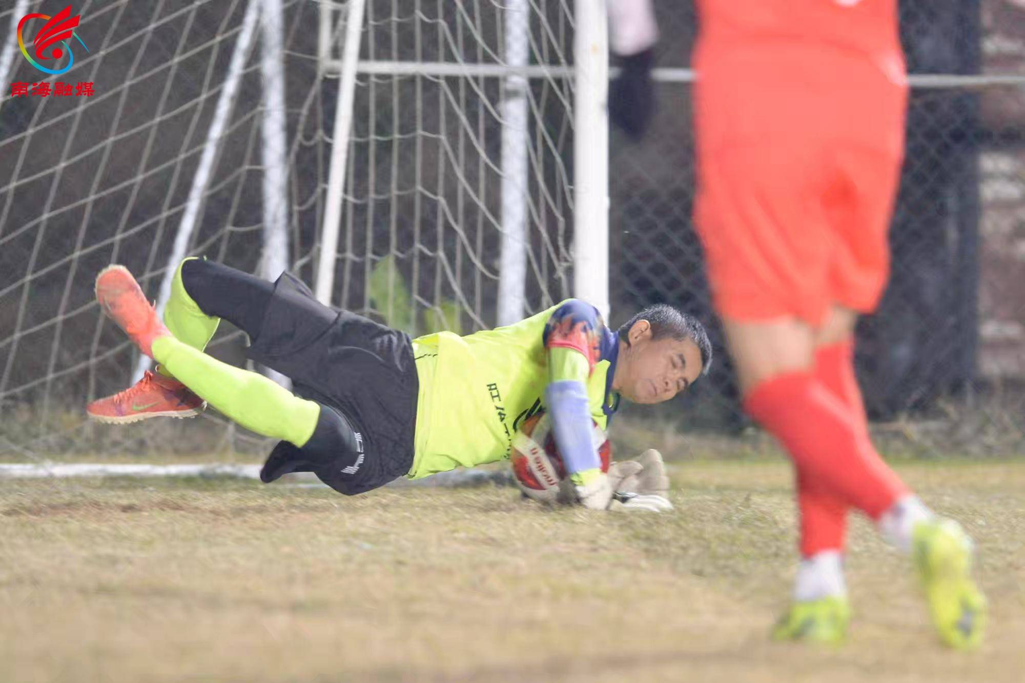 热血激情!世界级足球比赛球员奋力拼搏的简单介绍 热血激情!世界级足球比赛球员奋力拼搏的简单介绍