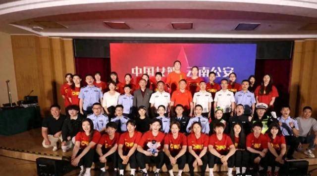 印度女篮勇夺冠军妖姬英姿霸气现