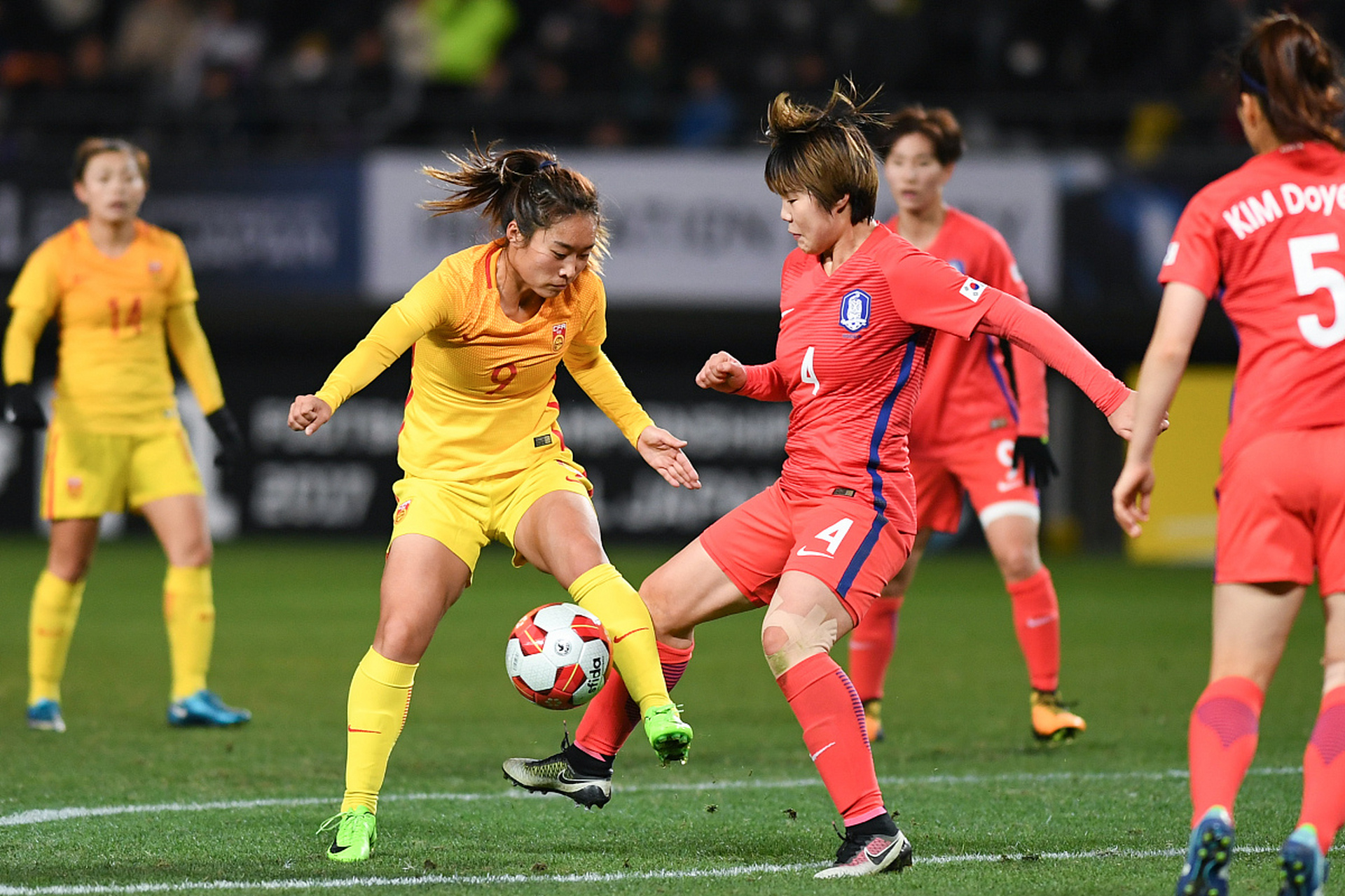 关于精彩瞬间:女足比赛收获观众喝彩的信息 关于精彩瞬间:女足比赛收获观众喝彩的信息