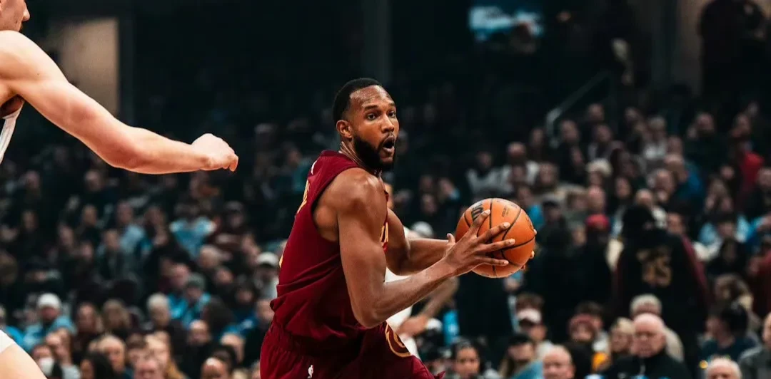 关于沙尔克遭遇主场失利，球队困境难解的信息