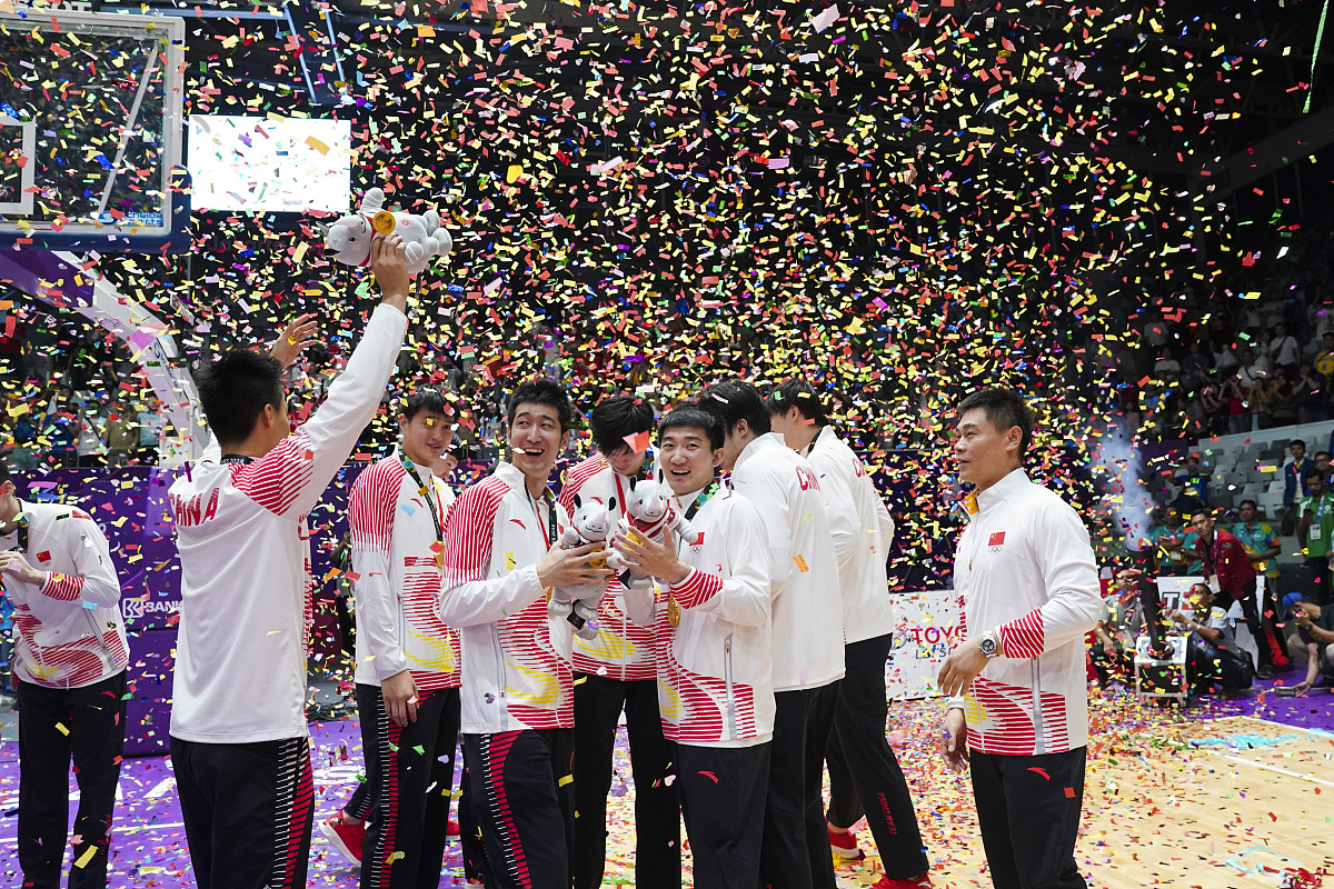 比赛激情澎湃，球场上呈现百花齐放景象的简单介绍