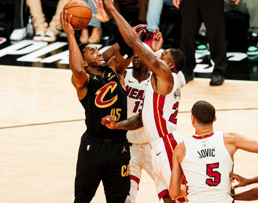 热火主场大胜,成功晋级西部决赛 热火主场大胜,成功晋级西部决赛