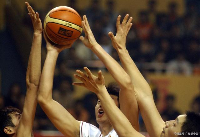 出色篮球经典对抗成为焦点,全场观众热情燃烧的简单介绍 出色篮球经典对抗成为焦点,全场观众热情燃烧的简单介绍