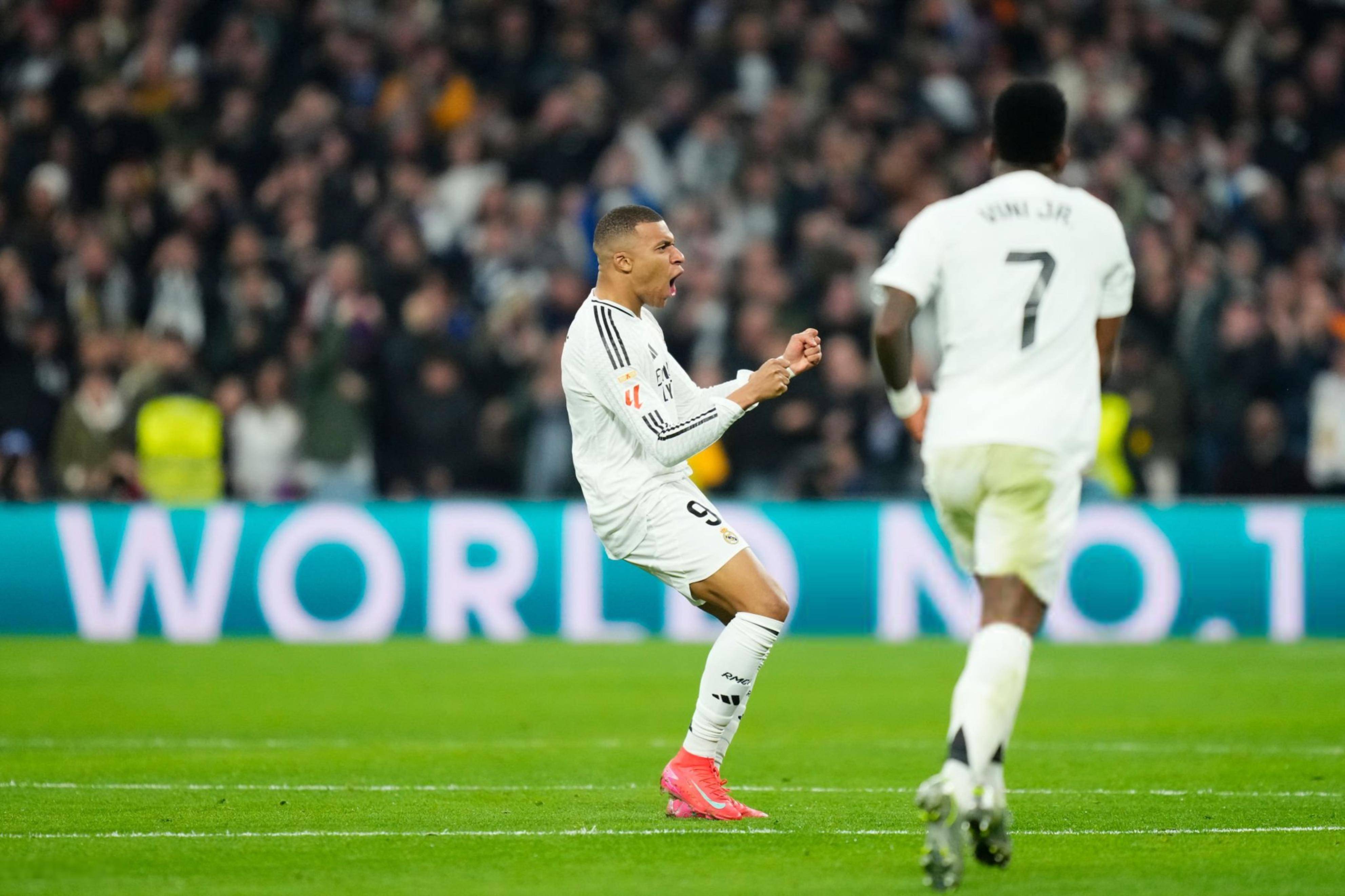 皇马主场大胜,球队士气高涨向前突进 皇马主场大胜,球队士气高涨向前突进