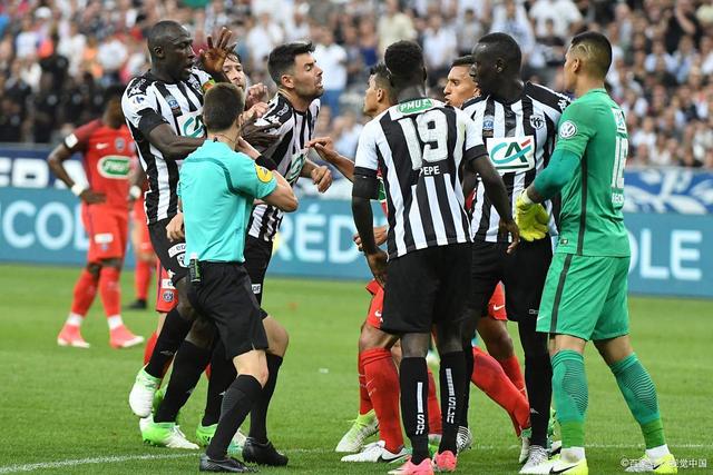 关于亚眠不敌波尔多,遭遇赛季第场失利的信息 关于亚眠不敌波尔多,遭遇赛季第场失利的信息