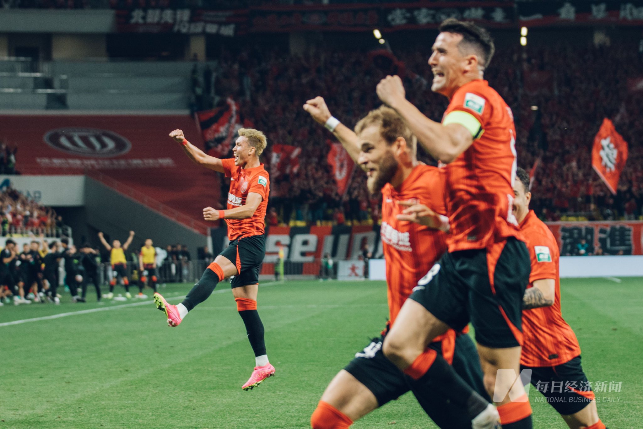 开云体育-赛场上球队表现出色引发赞誉