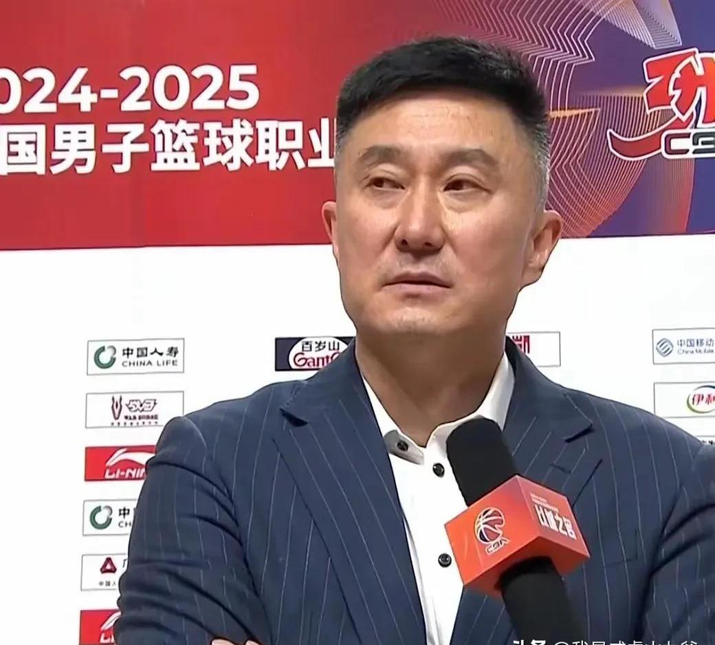 俱乐部战绩不佳,教练被迫离职,球员面临调整 俱乐部战绩不佳,教练被迫离职,球员面临调整