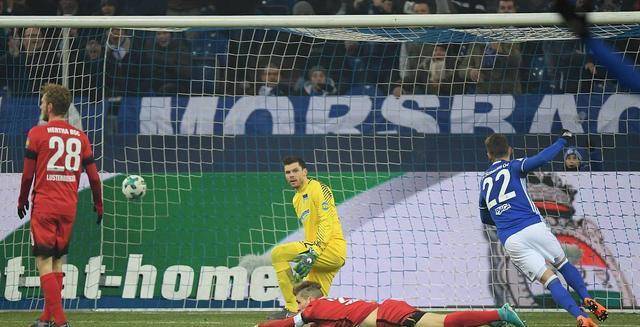 柏林赫塔客场逆转法兰克福，喜获胜利