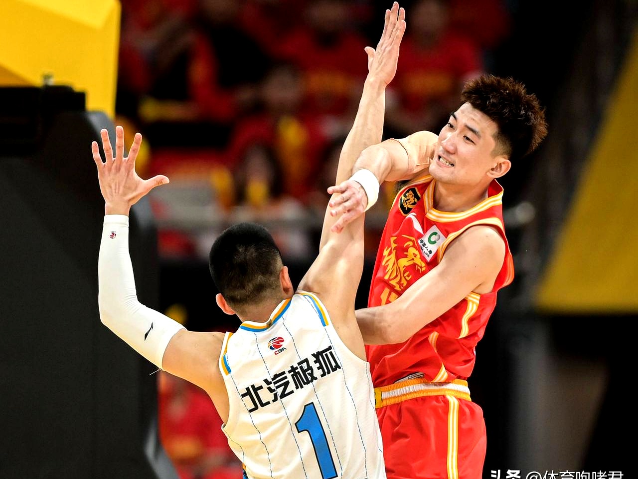 双方教练开怼，皆因比赛中争议判罚