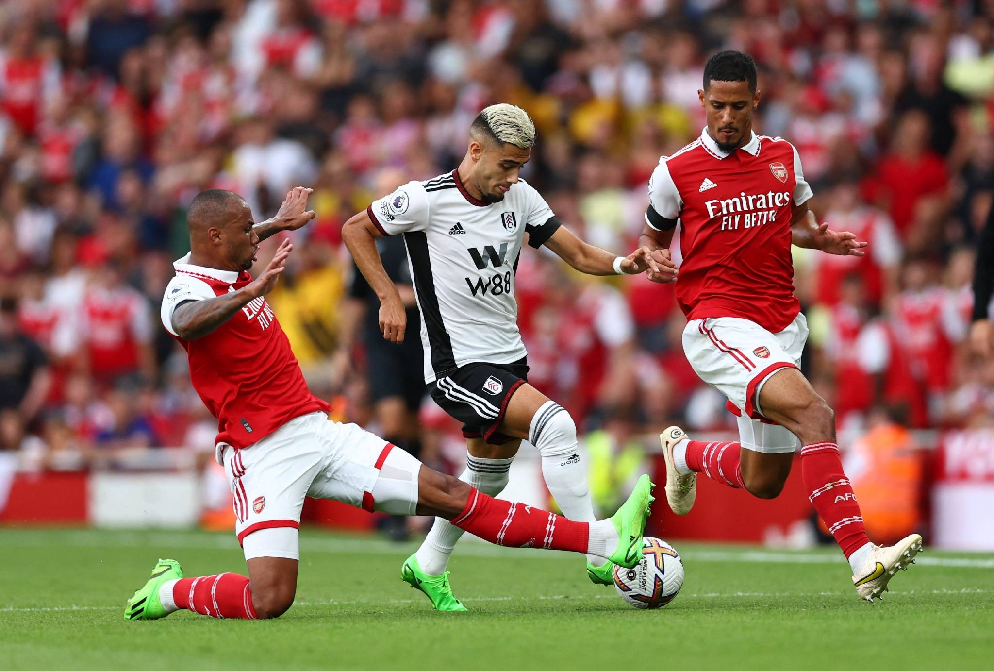 纽卡斯尔联表现出色,取得胜利 纽卡斯尔联表现出色,取得胜利