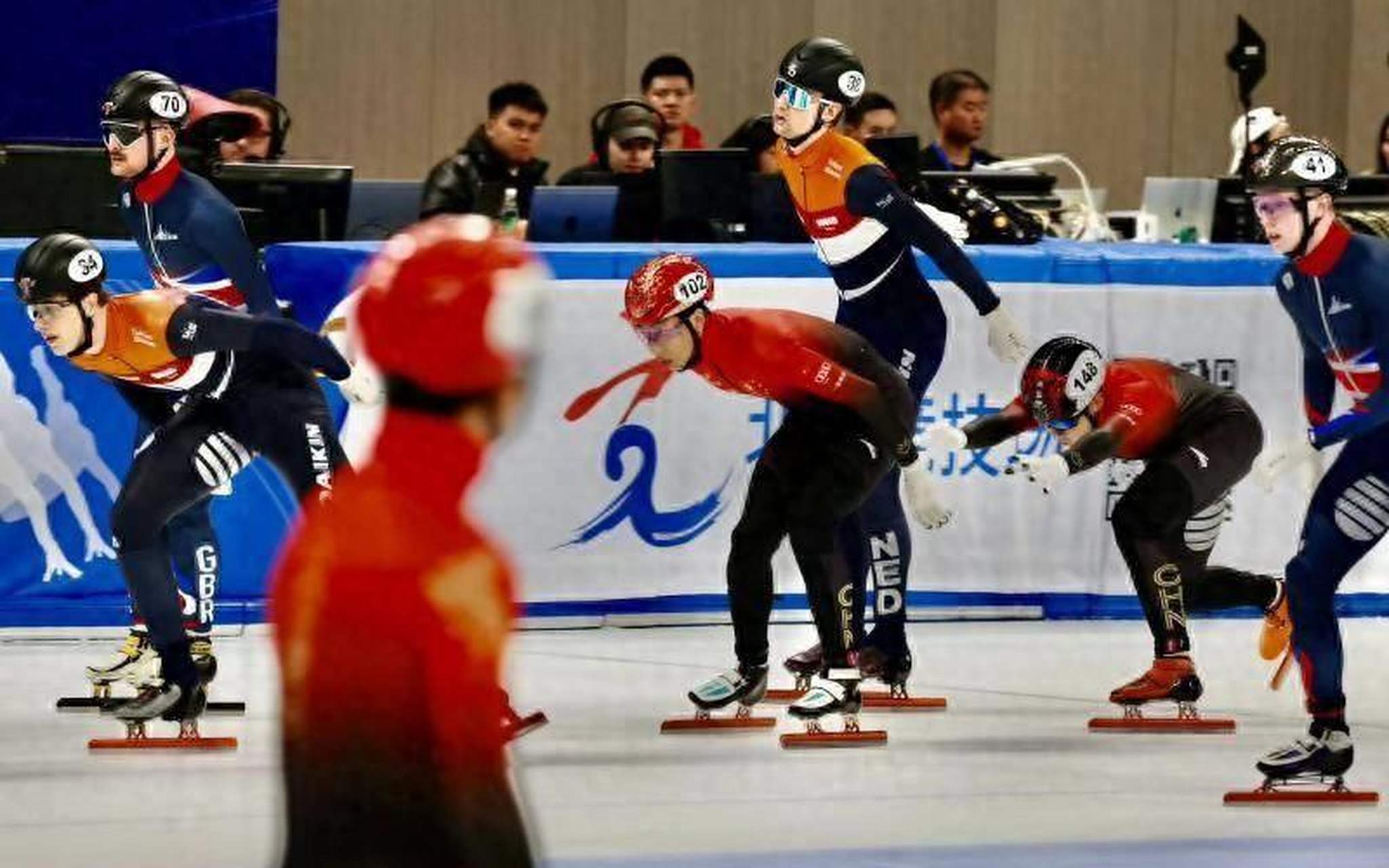 开云体育app-短道速滑比赛，荷兰队选手获得金牌的简单介绍