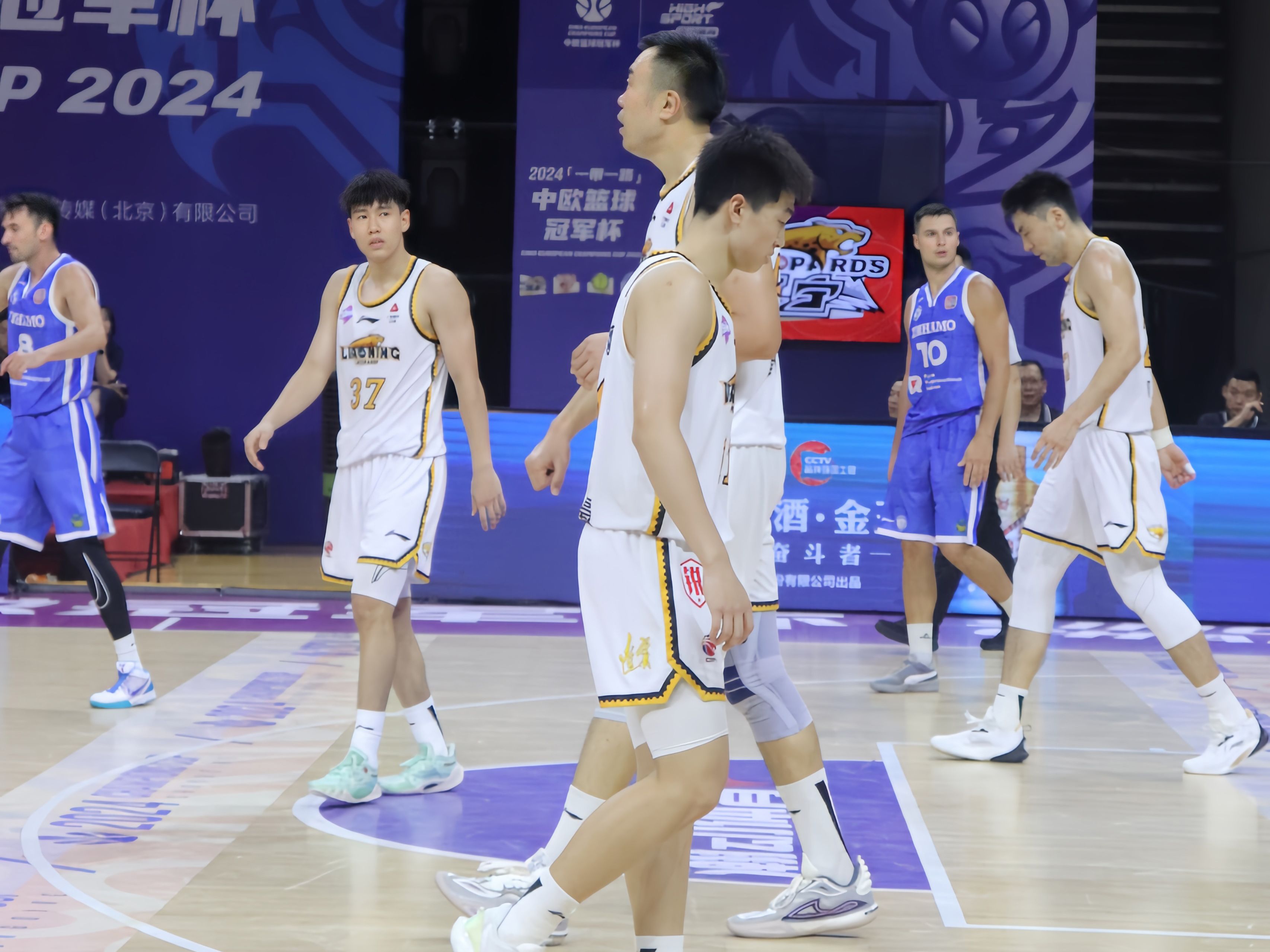 辽宁男篮迎战四川,全员全力冲刺备战 辽宁男篮迎战四川,全员全力冲刺备战