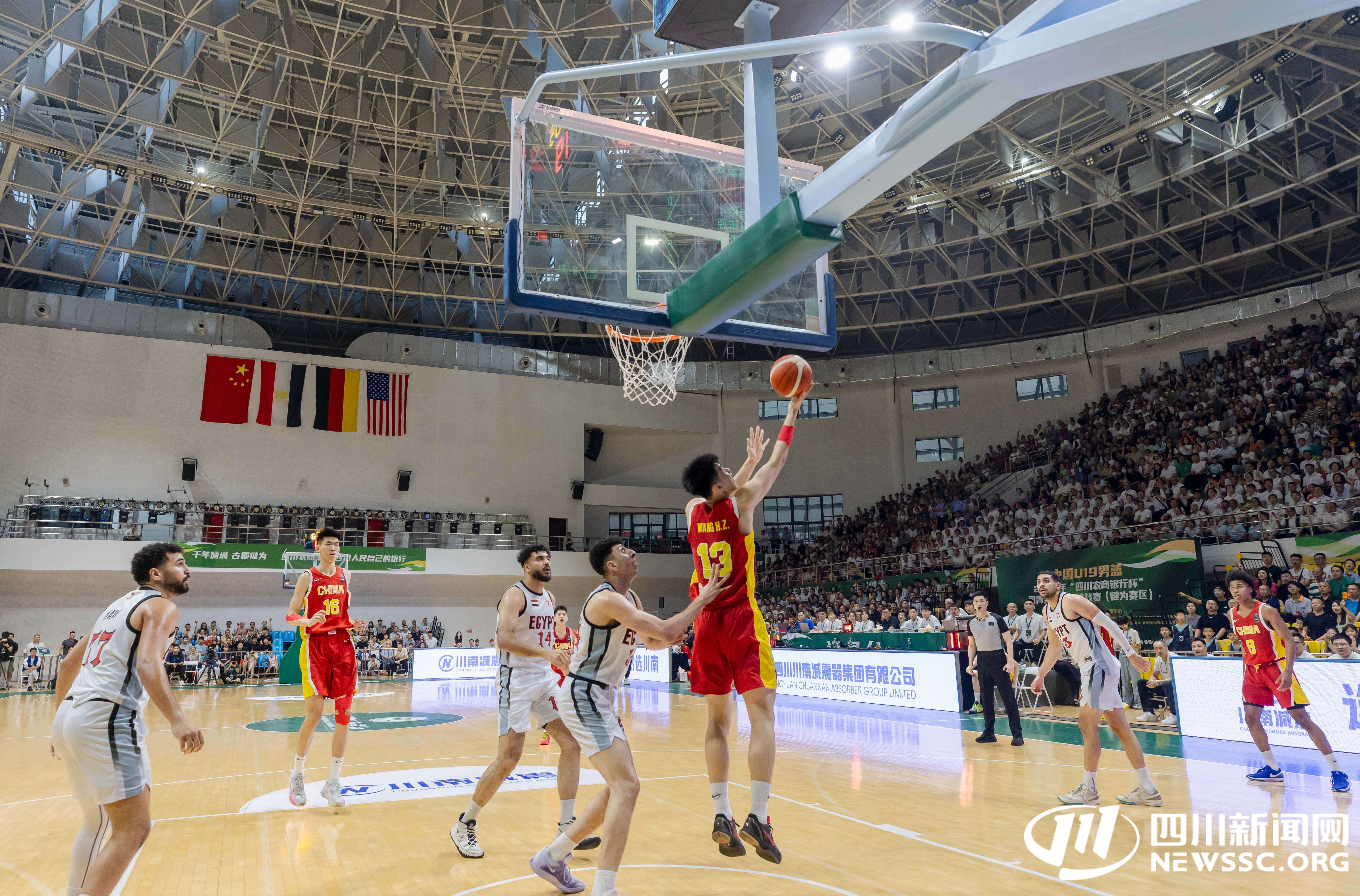 开云体育官方网站-加拿大篮球联赛举行新闻发布会