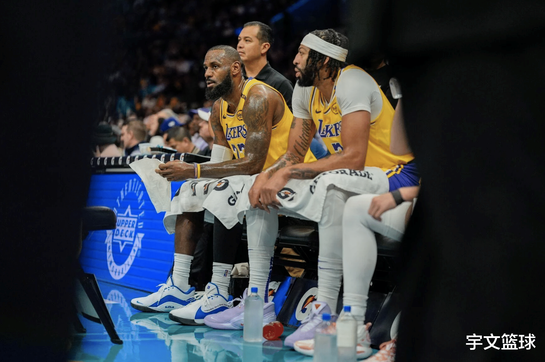 浓眉强势发威,带领球队一路高歌 浓眉强势发威,带领球队一路高歌