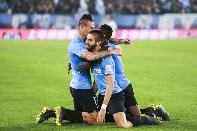 开云体育app-卡拉斯科梅开二度，助球队连胜