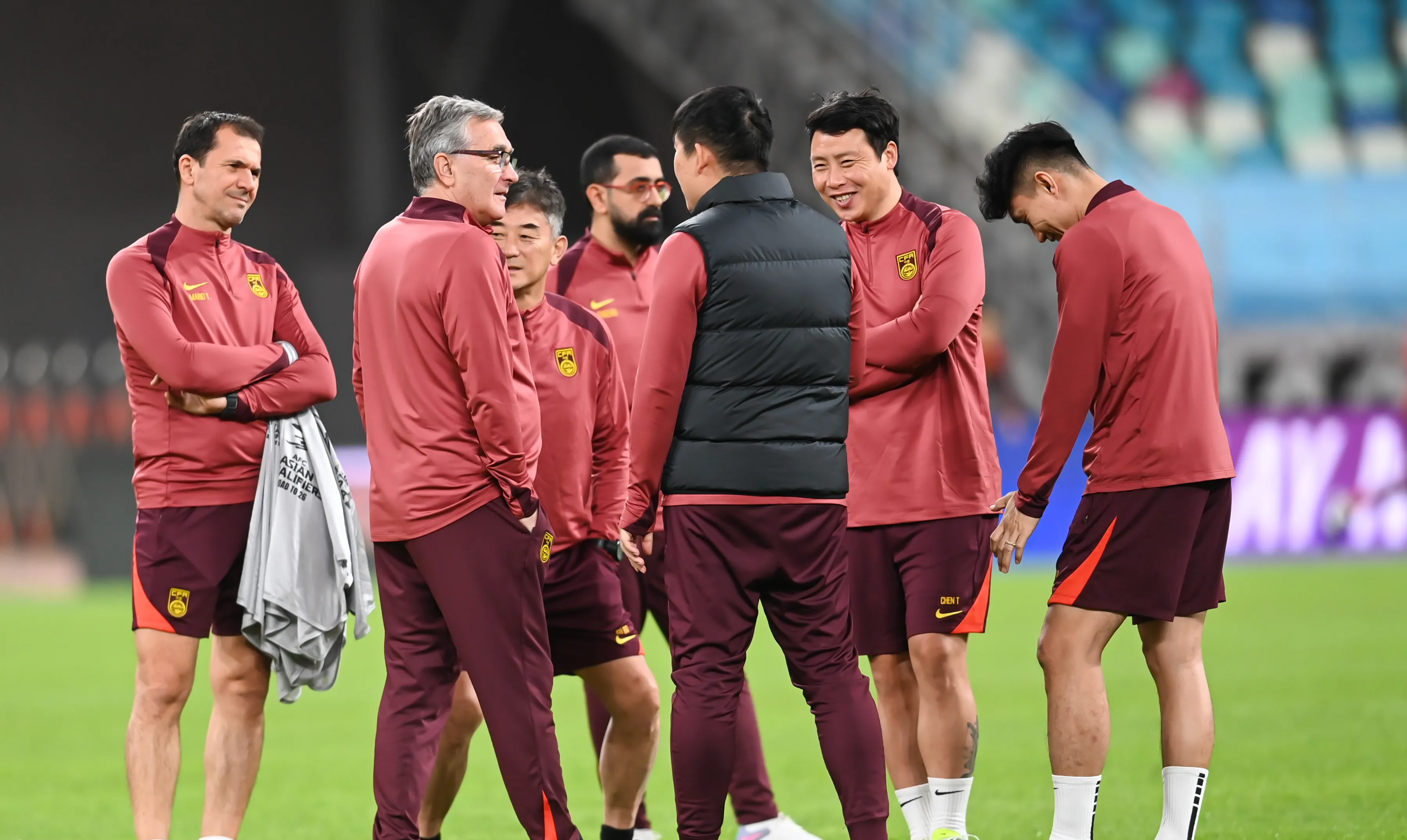 中超联赛对抗赛场上球员态度受热议