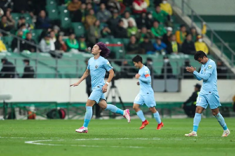 北京中赫国安客场击败上海申鑫，取得赛季首胜