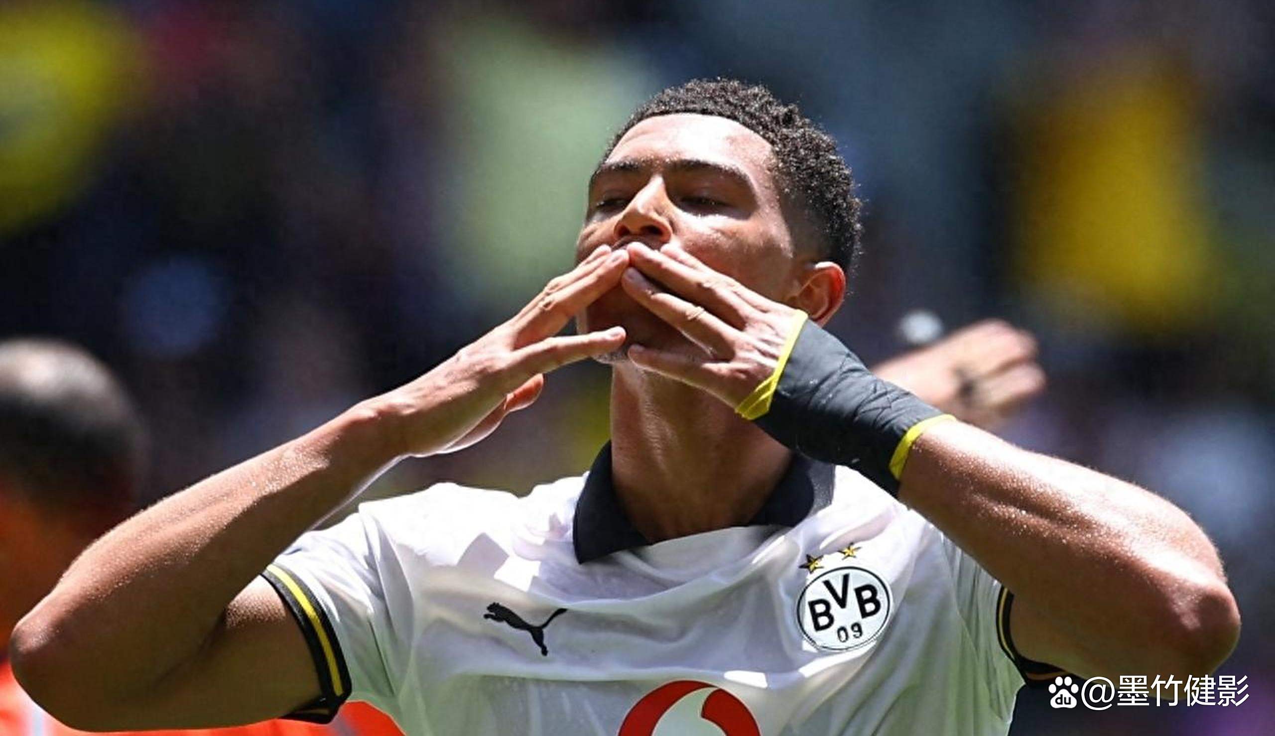 多特蒙德主场逆转赢得比赛,重返争冠行列 多特蒙德主场逆转赢得比赛,重返争冠行列