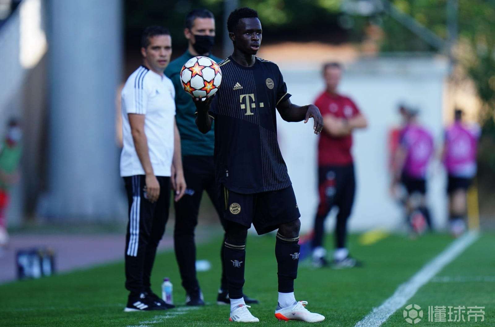 汉诺威客场战平拜仁慕尼黑,表现抢眼的简单介绍 汉诺威客场战平拜仁慕尼黑,表现抢眼的简单介绍