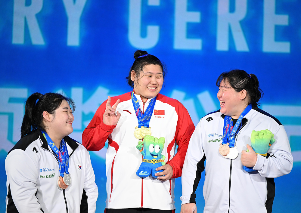 女子举重竞争激烈,俄罗斯选手夺冠 女子举重竞争激烈,俄罗斯选手夺冠