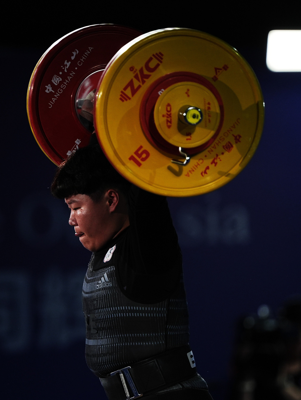 女子举重竞争激烈,俄罗斯选手夺冠 女子举重竞争激烈,俄罗斯选手夺冠