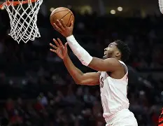 开云体育官方网站-巴尼特战胜对手，取得全取三分