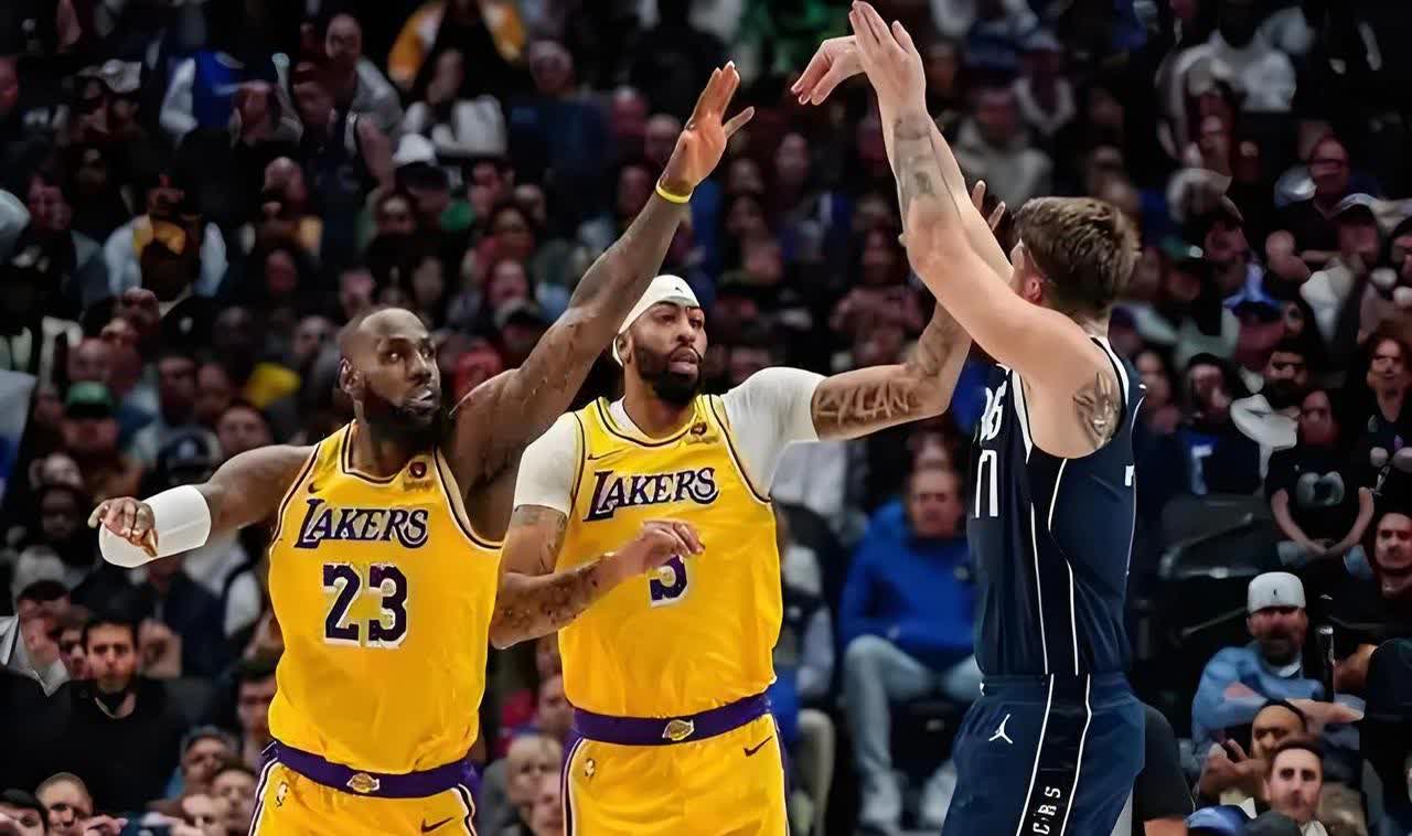 开云下载-篮网对战爵士，两支实力豪强争夺胜利