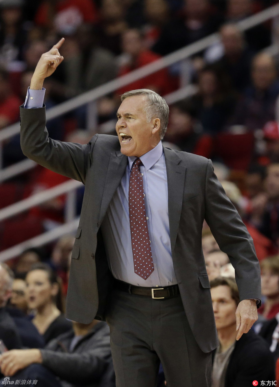 关于德安东尼接管马刺主教练一职，球迷期待新变化的信息