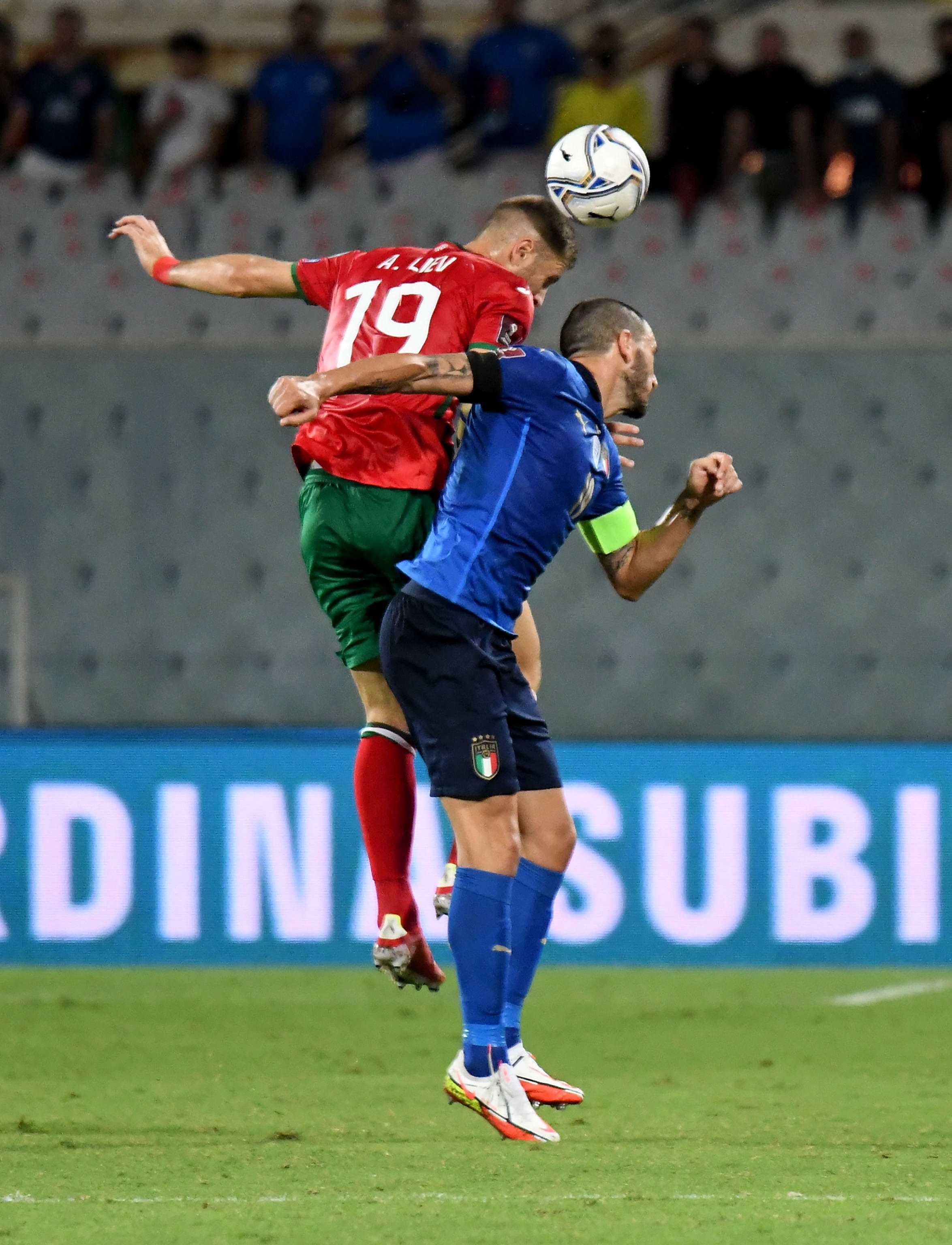 保加利亚球员因种族歧视言论在球场受罚