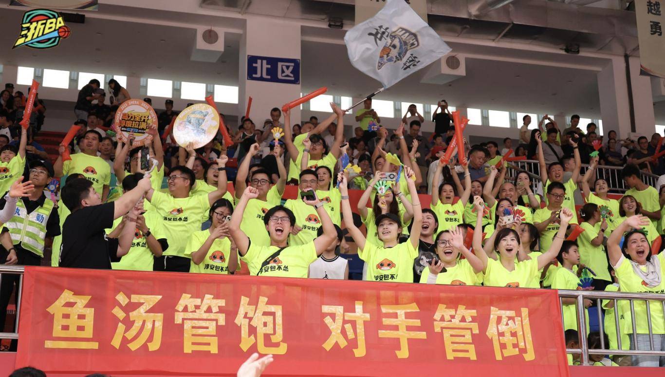 球员们展现出色技艺，力求为球队夺冠