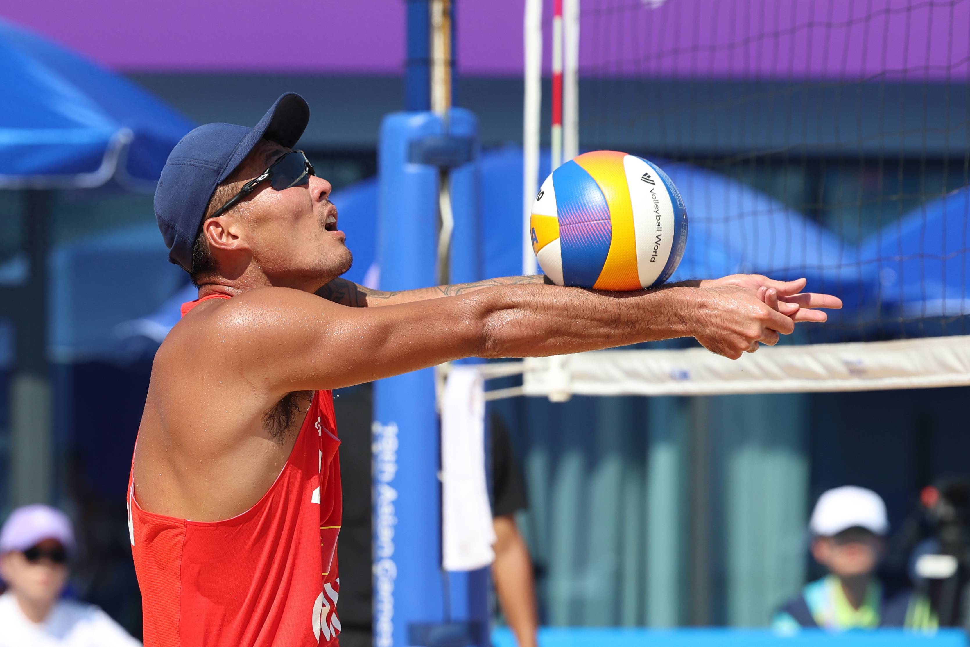 阿联酋选手在沙滩排球比赛中称霸