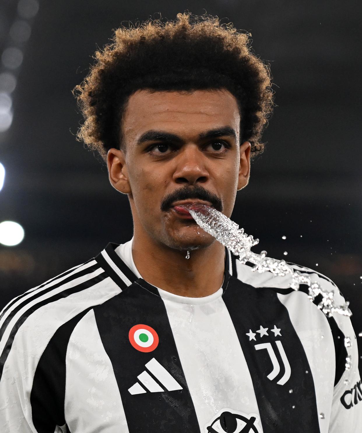 关于尤文图斯主教练盛赞球员团结一心的信息