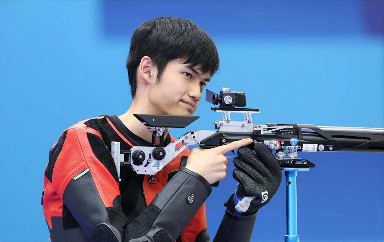 包含列支敦士登巴塞尔不敌对手，离开赛场的词条