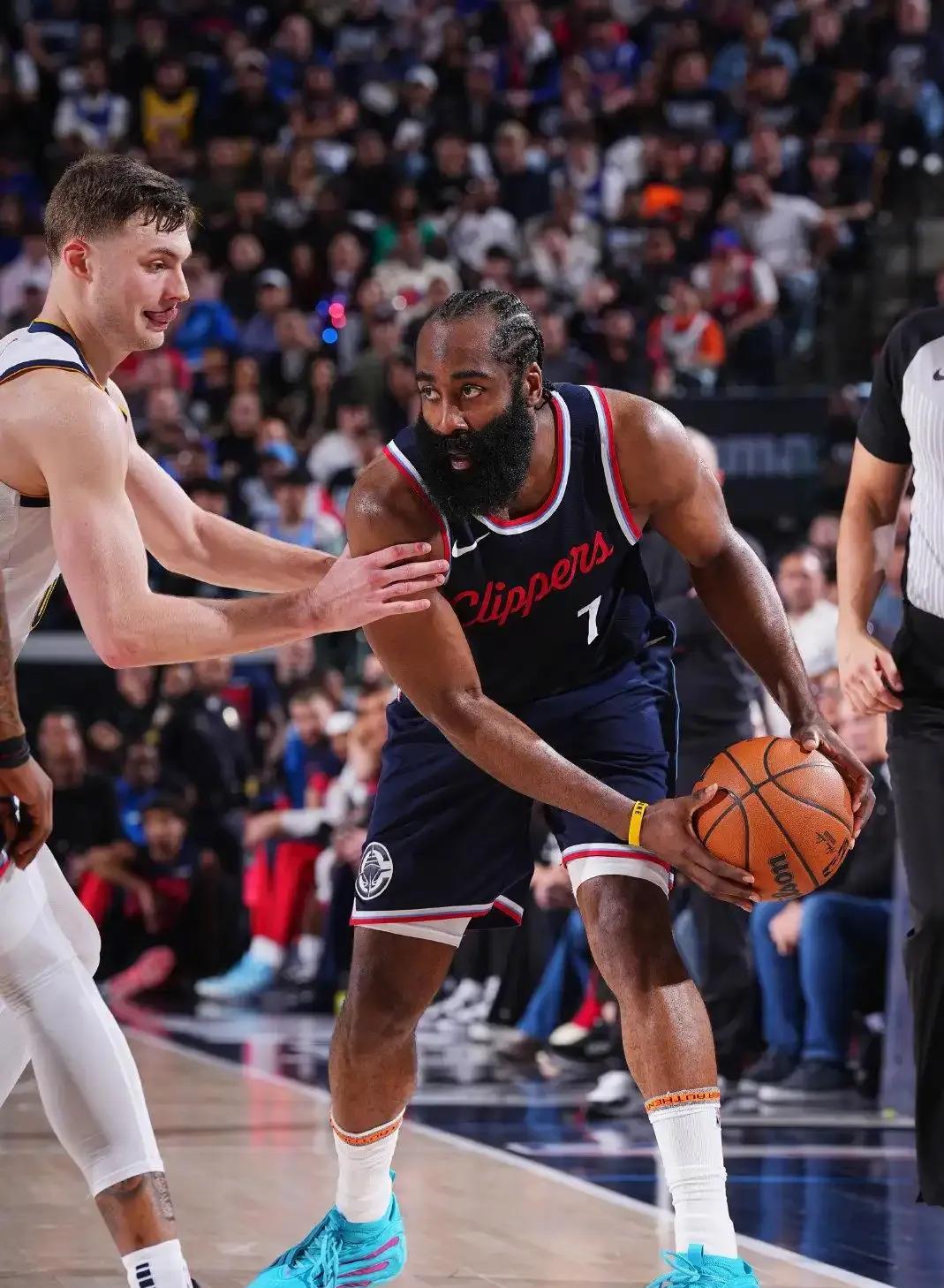 关于快船队员火力全开,轻松击败对手的信息 关于快船队员火力全开,轻松击败对手的信息