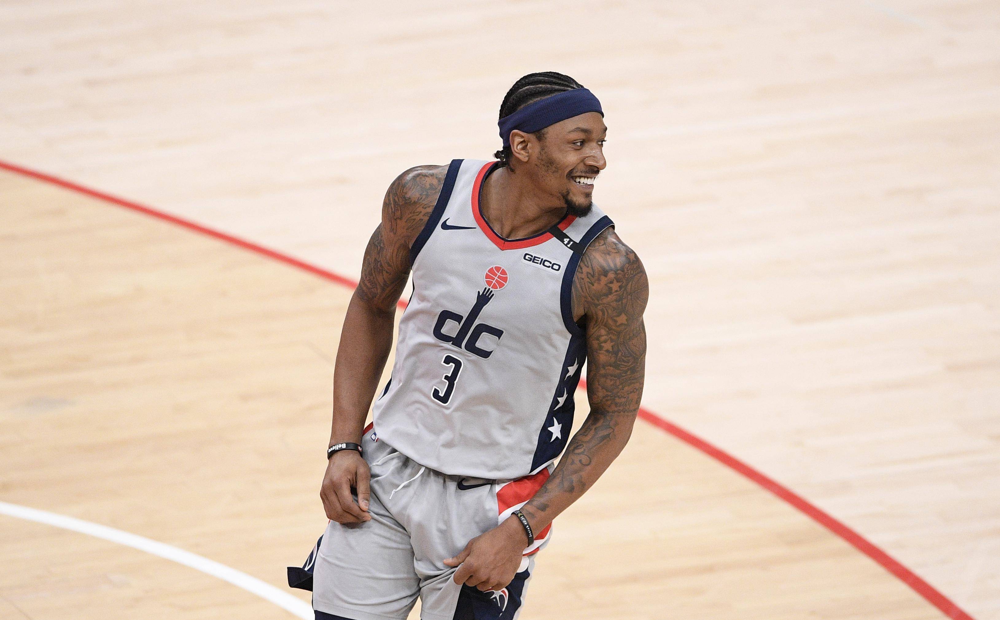 包含南美篮球运动员表现耀眼，助力球队取得胜利的词条