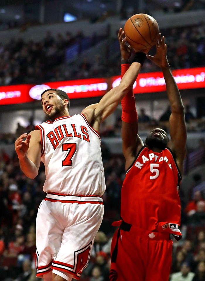 雄狼队大胜骑士队,取得重要胜利 雄狼队大胜骑士队,取得重要胜利