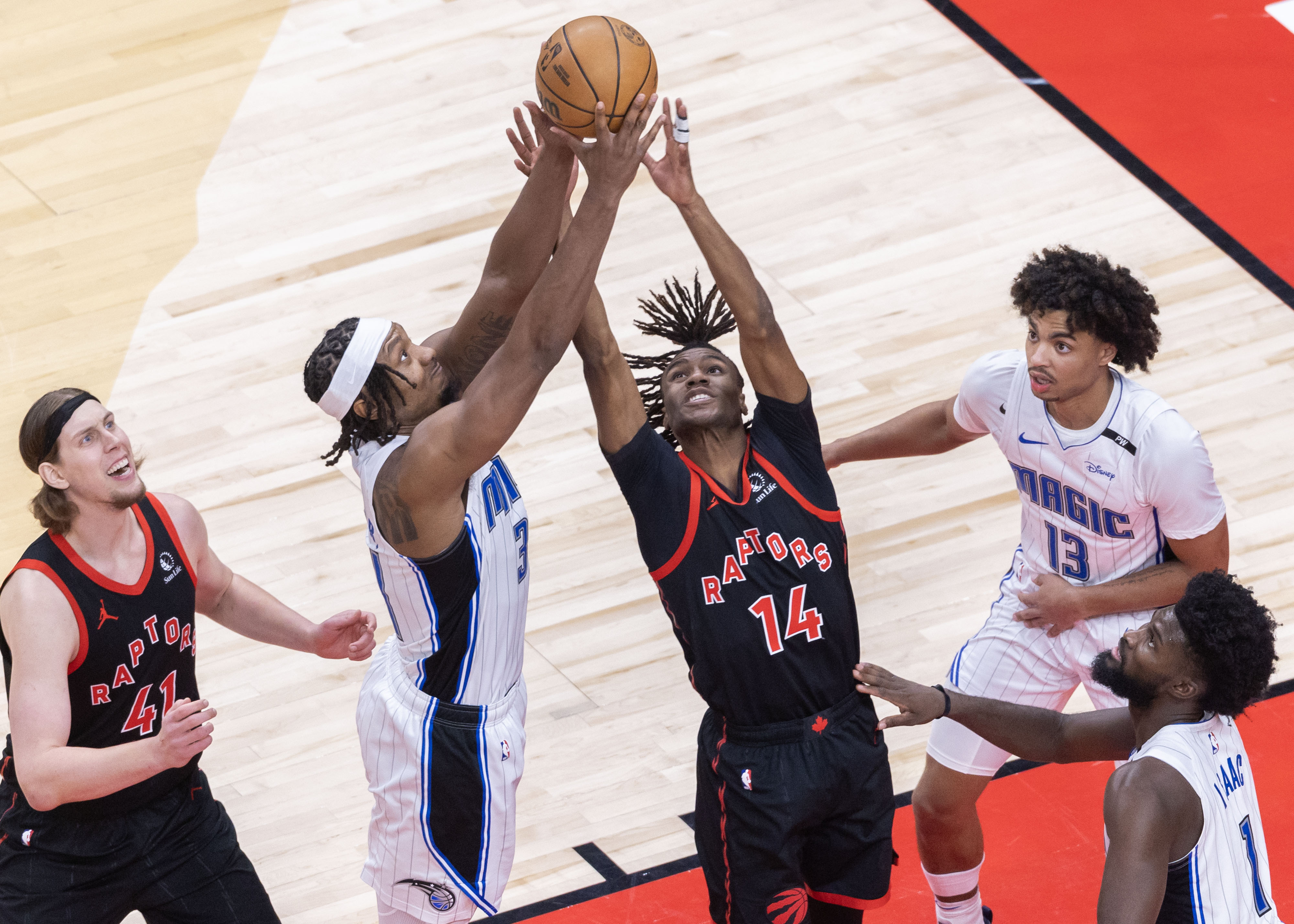 开云体育在线-猛龙队逆袭击败步行者队