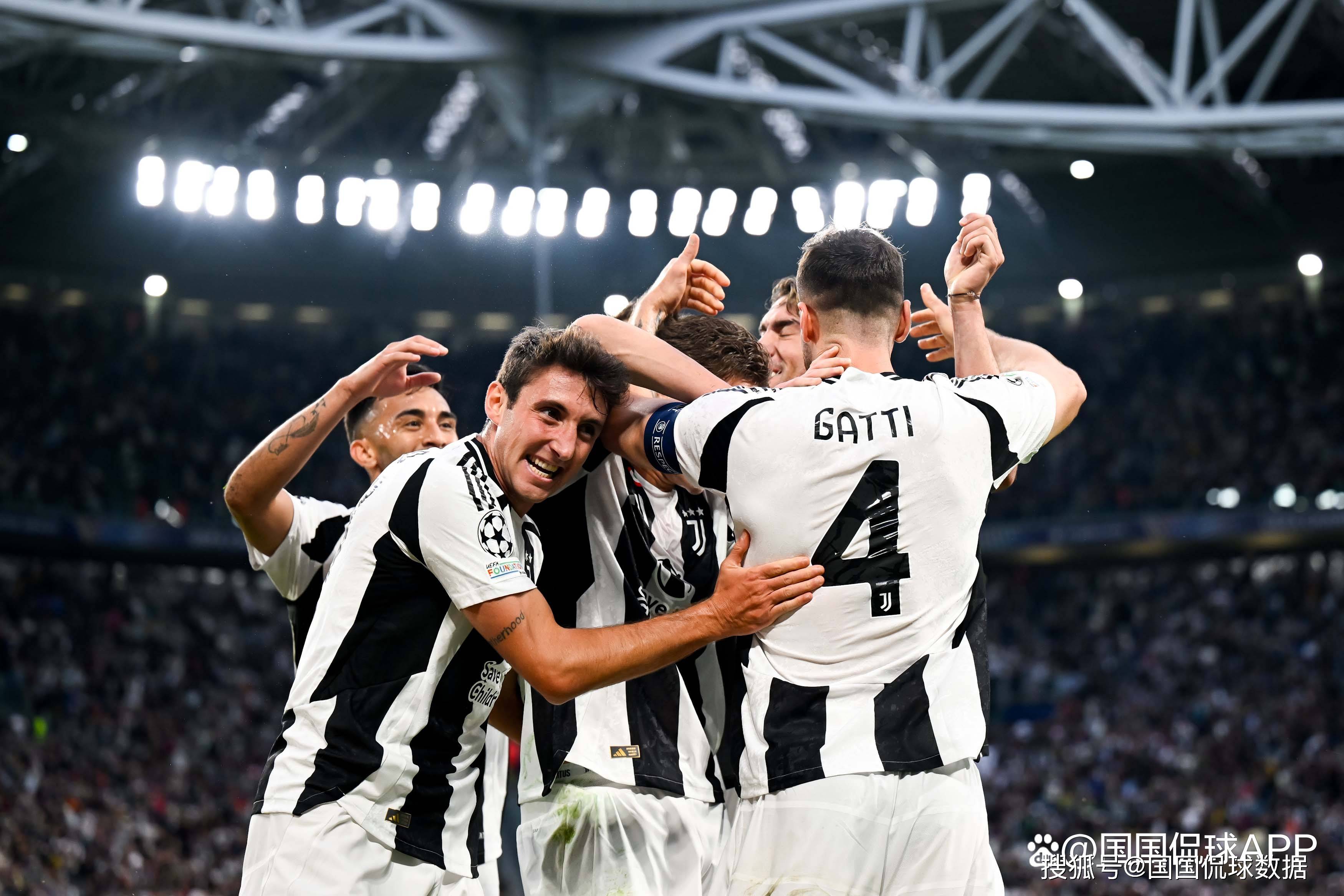 包含尤文图斯主场大胜对手守住榜首位置的词条