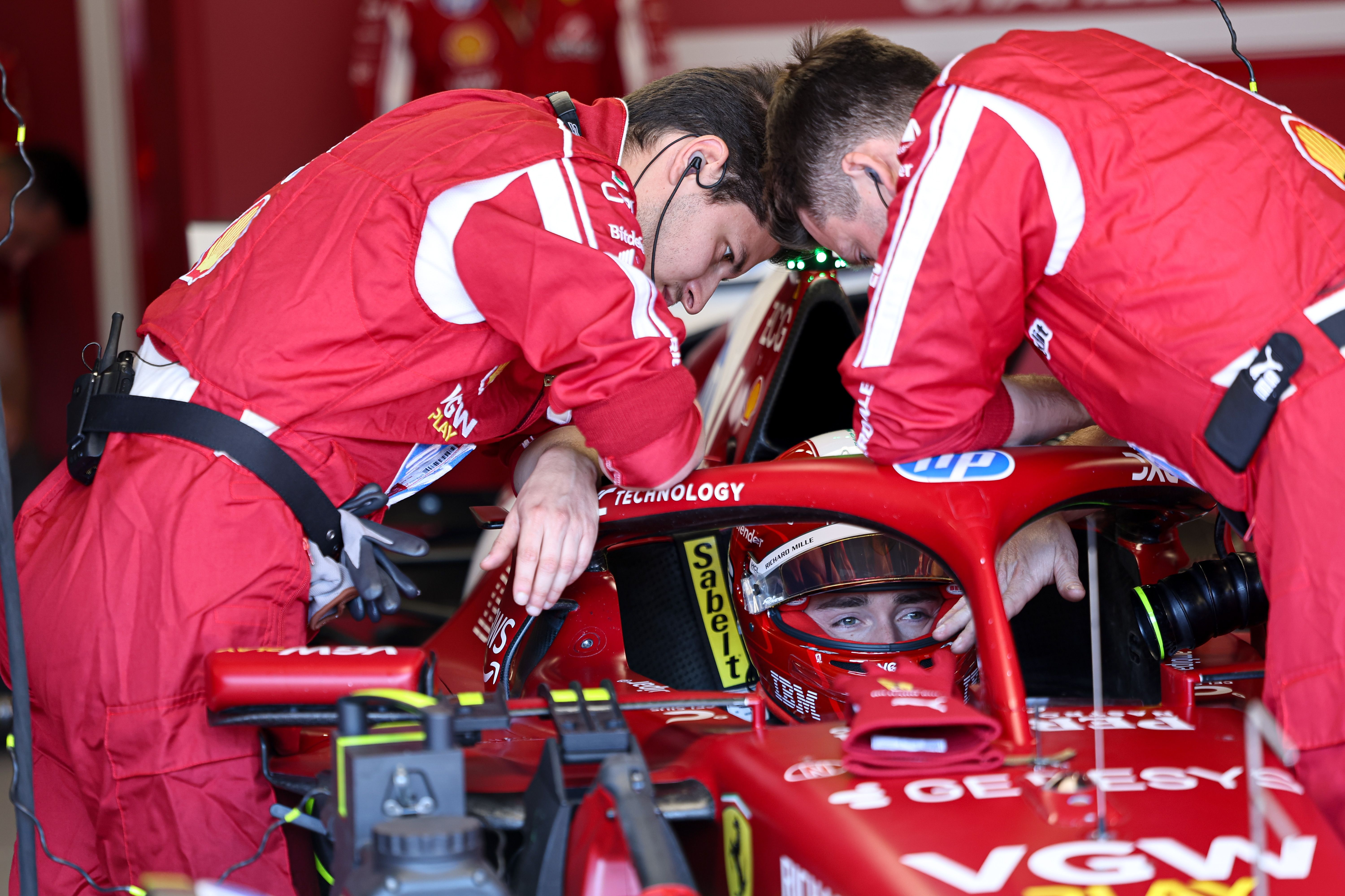 开云体育平台APP-包含雷诺车队鏖战索伯车队，维斯塔潘关键制胜的词条