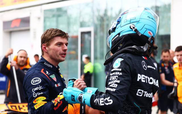 开云体育-阿斯顿马丁鏖战索伯车队，佩雷兹带队取胜