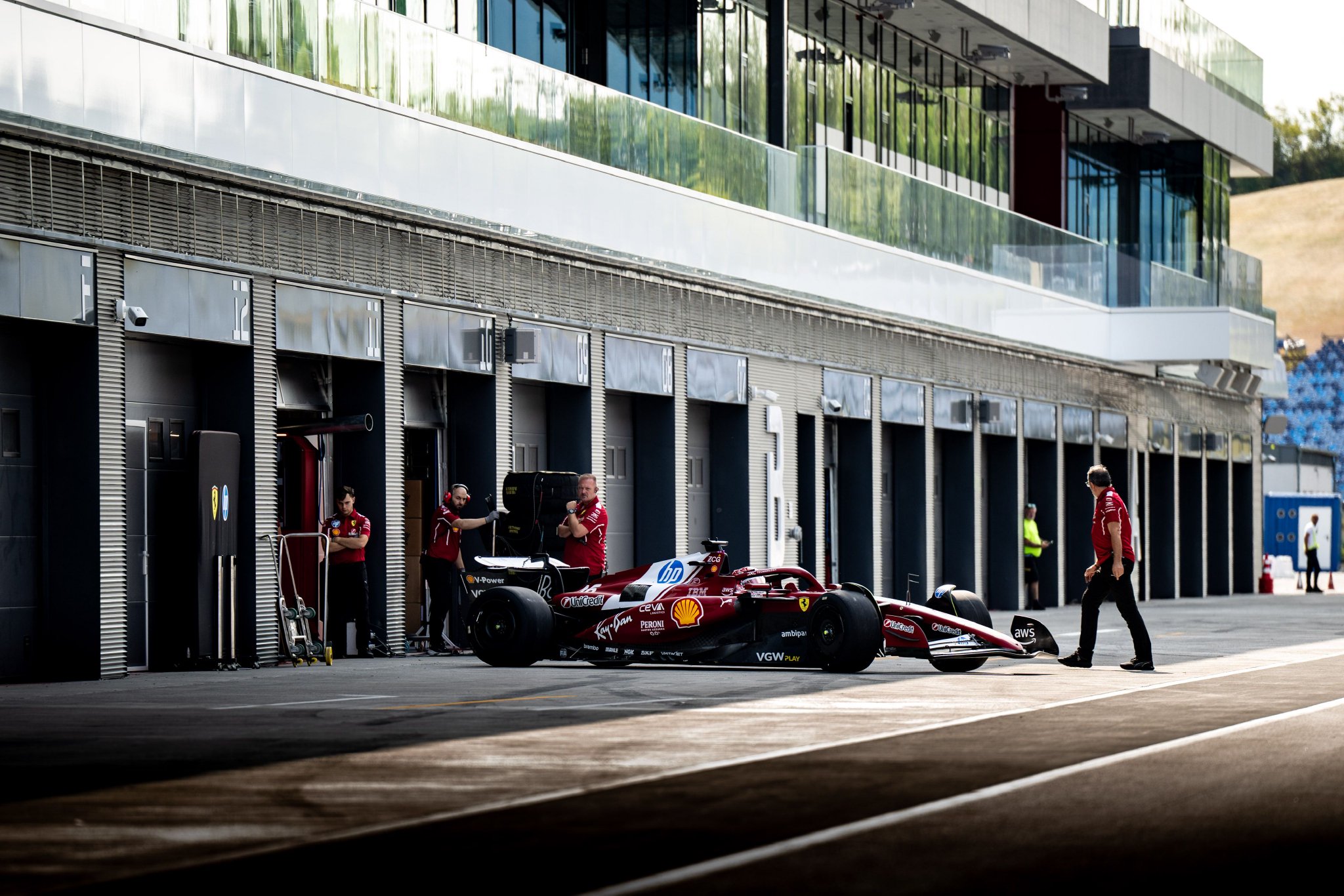 包含迈凯伦逆转梅赛德斯，勒克莱尔状态火热的词条