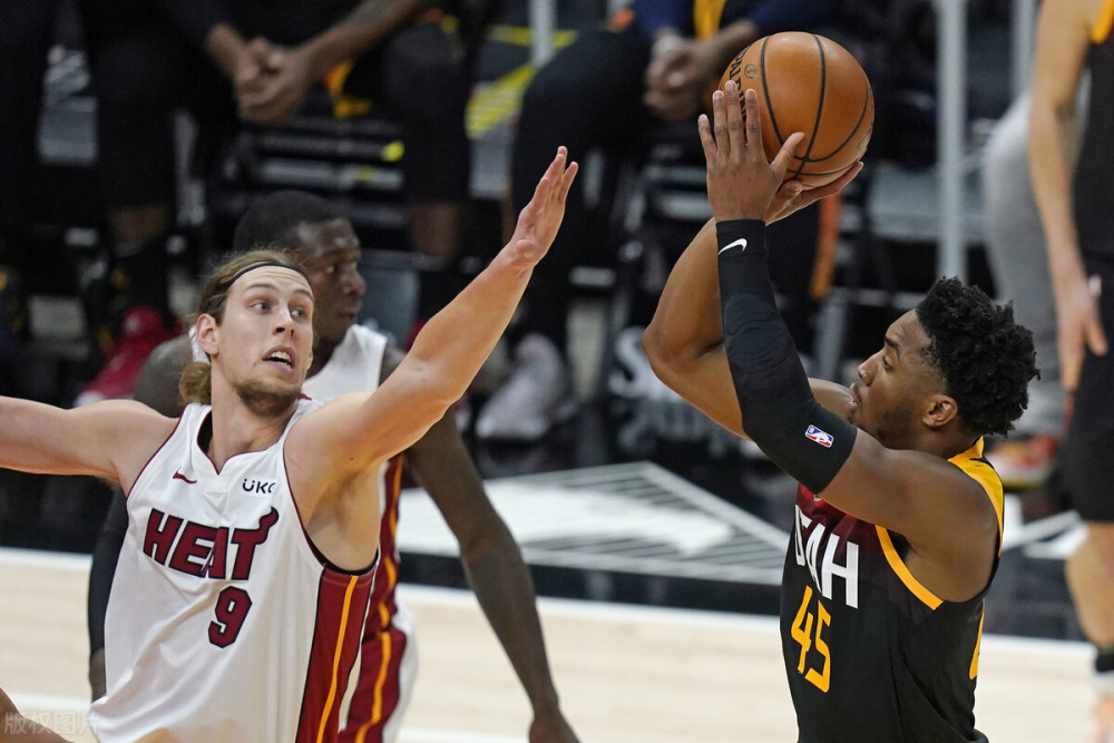 爵士碾压山东队，米切尔刷新纪录